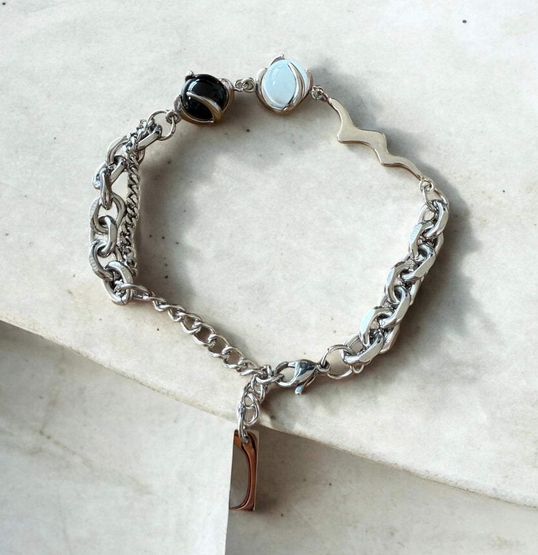 Mickie Wyatt Stainless Steel Glass Cat’s Eyes Chain Bracelet